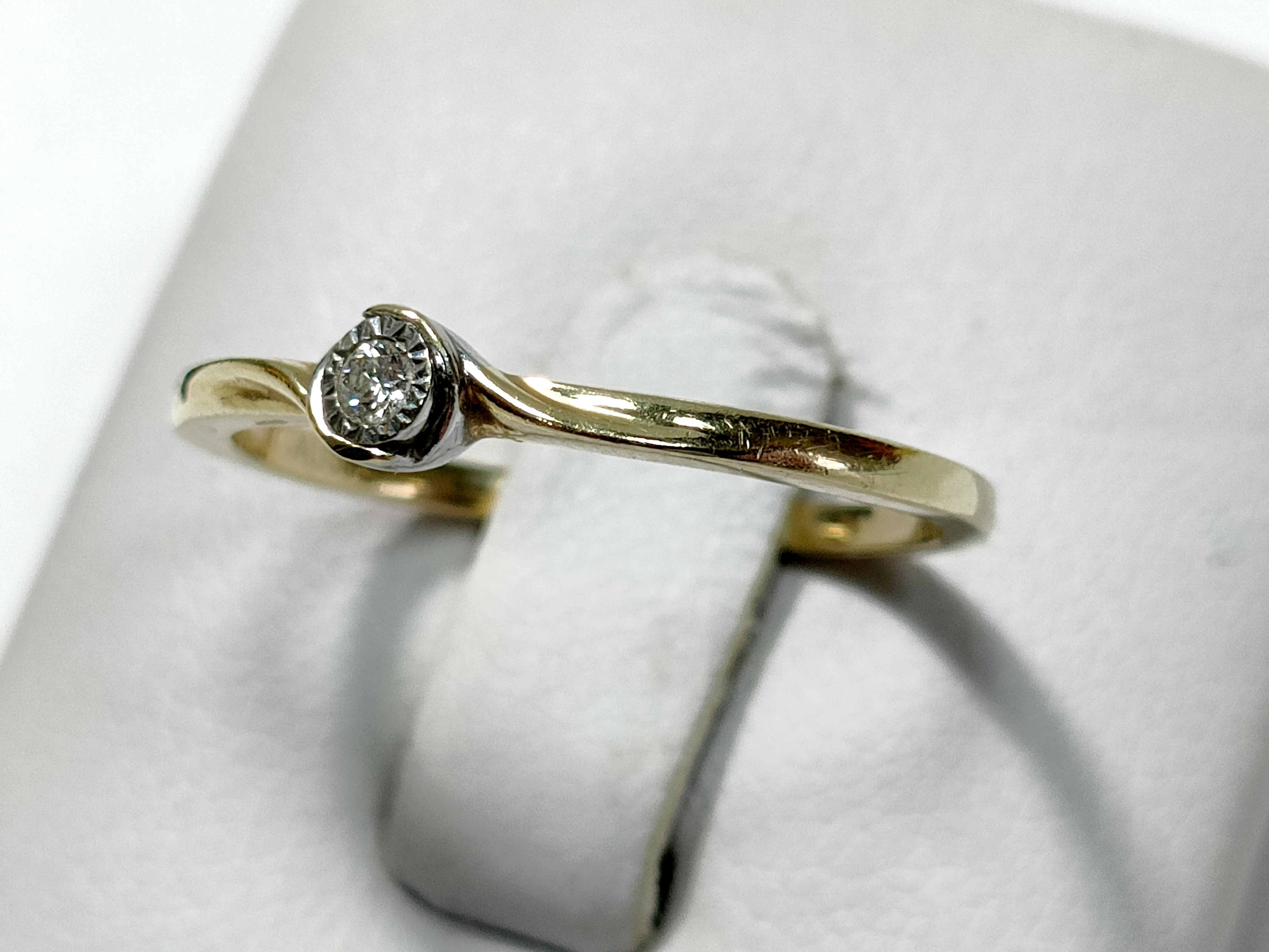 zloty-pierscionek-z-brylantem-179g-585-r17-kolor-dominujacy-205826-225106