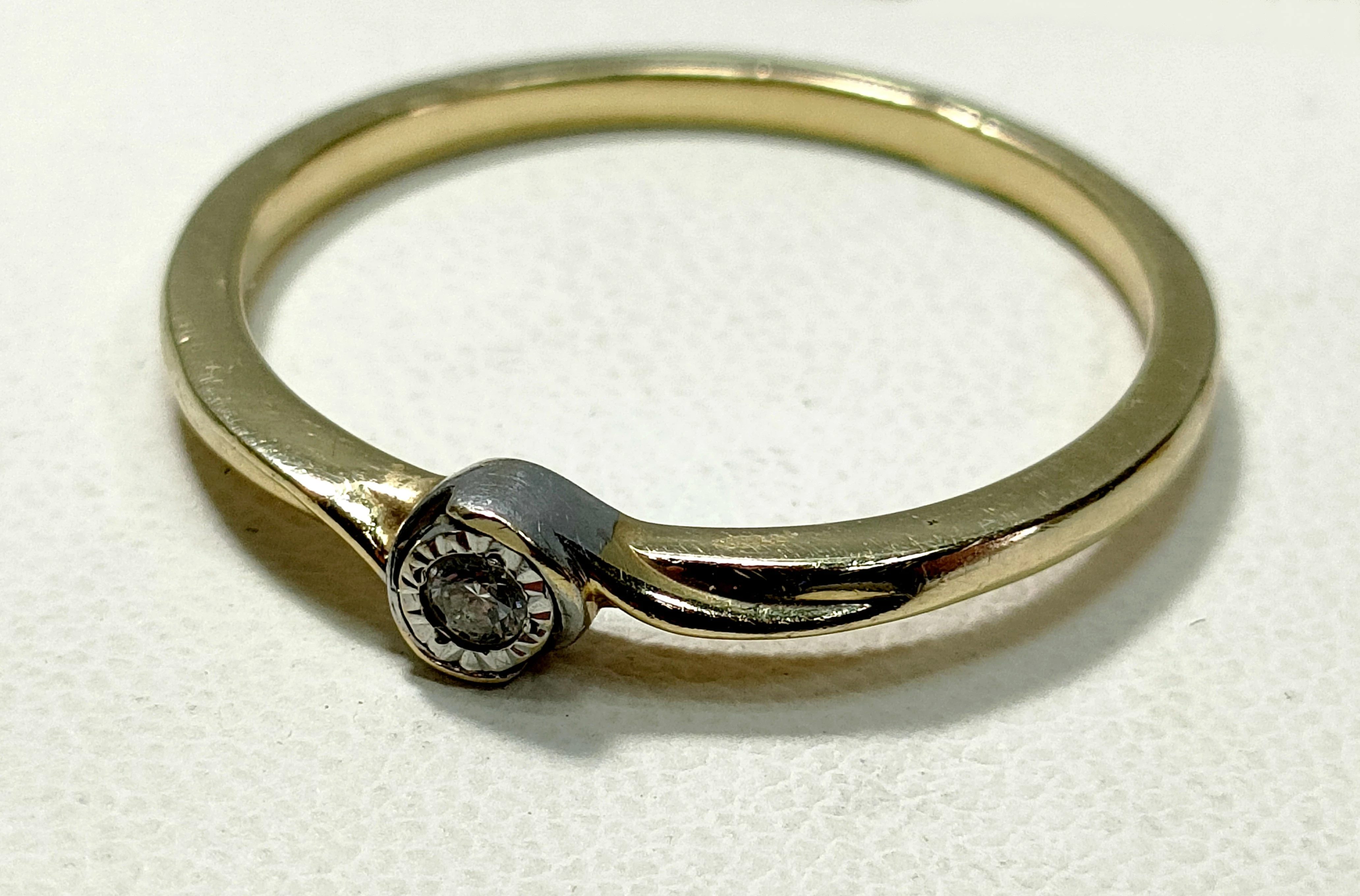 zloty-pierscionek-z-brylantem-179g-585-r17-material-15835-2