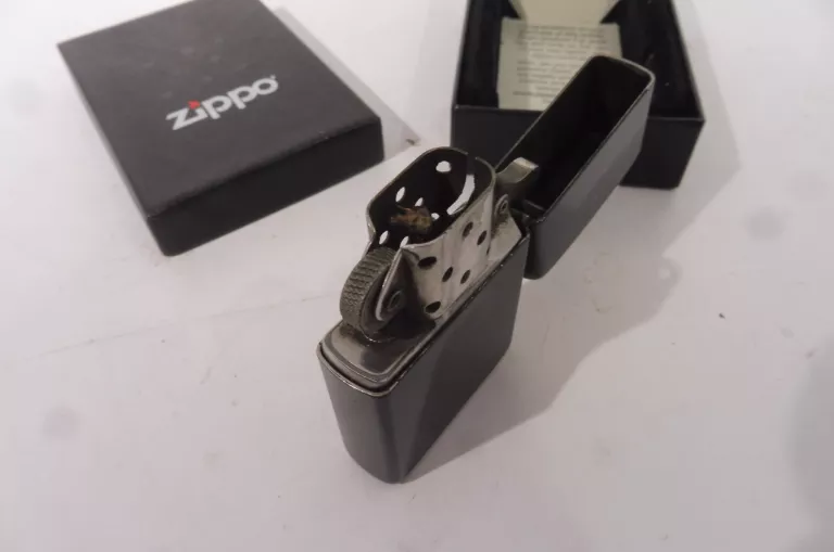 ZAPALNICZKA ZIPPO BENZYNOWA MODEL 8-BALL