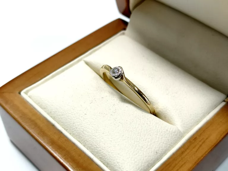 zloty-pierscionek-z-brylantem-179g-585-r17-lipowa-45-bialystok-sj