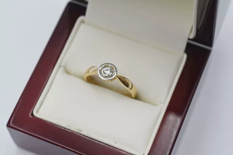 CIEKAWY ZŁOTY PIERŚCIONEK Z CYRKONIĄ - P585 14K - R16 - 2,48G