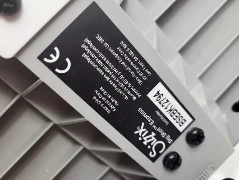 MASZYNA SIZZIX TNĄCO-WYTŁACZAJĄCA ELEKTRYCNZA