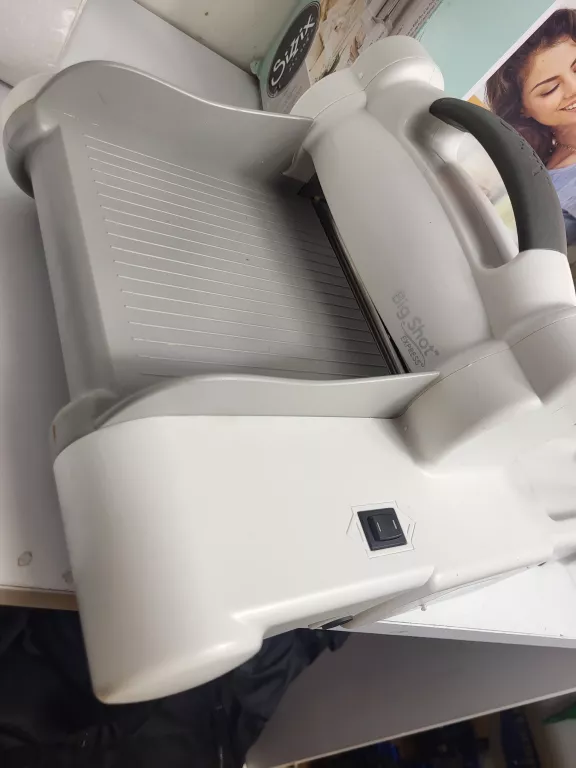 MASZYNA SIZZIX TNĄCO-WYTŁACZAJĄCA ELEKTRYCNZA