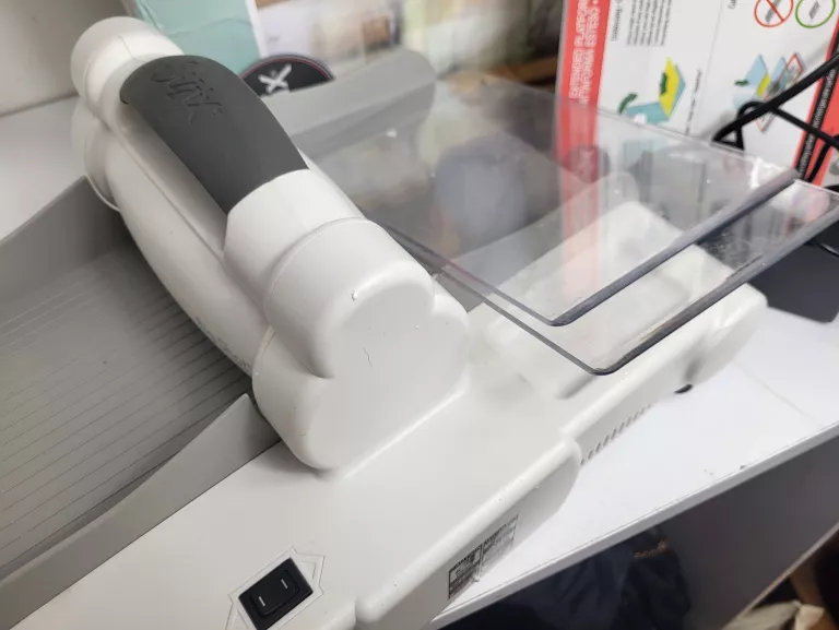 MASZYNA SIZZIX TNĄCO-WYTŁACZAJĄCA ELEKTRYCNZA
