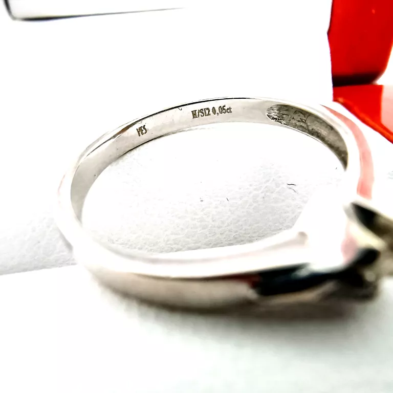 yes-pierscionek-biale-zloto-z-brylantem-005ct-585-155g-waga-157