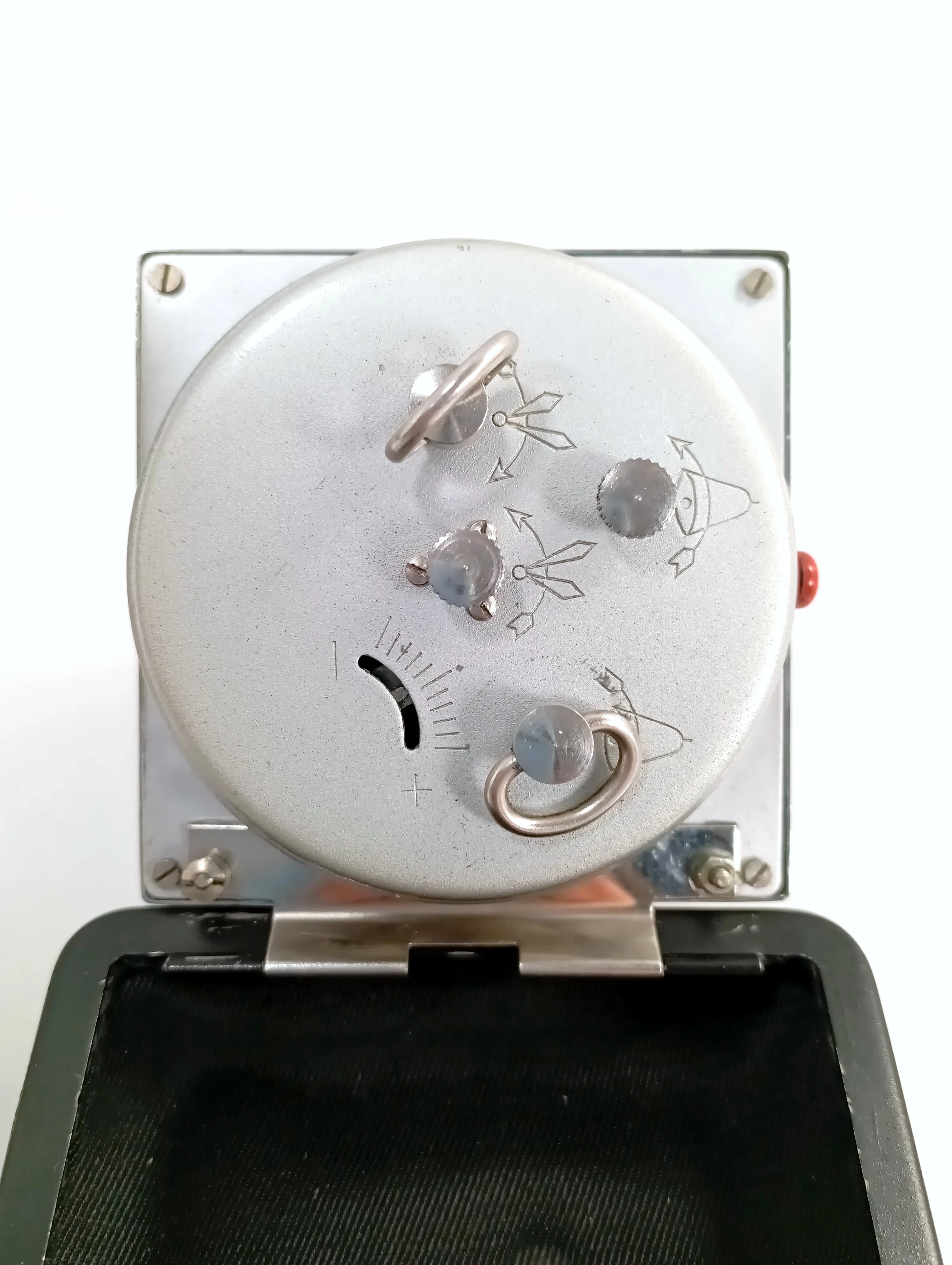 zegarek-slava-11-jewels-made-in-ussr-budzik-zamykane-pudelko-stan-nie-wymaga-renowacji