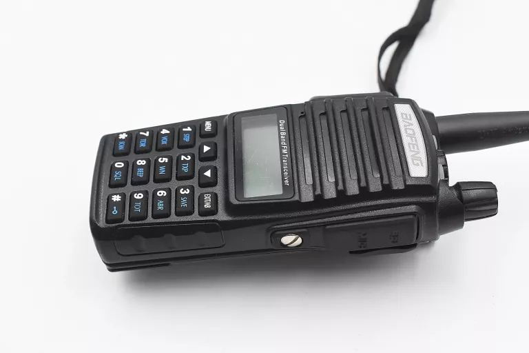 WALKIE TALKIE KRÓTKOFALÓWKA BAOFENG UV-82 8W SKANER 10 KM LED
