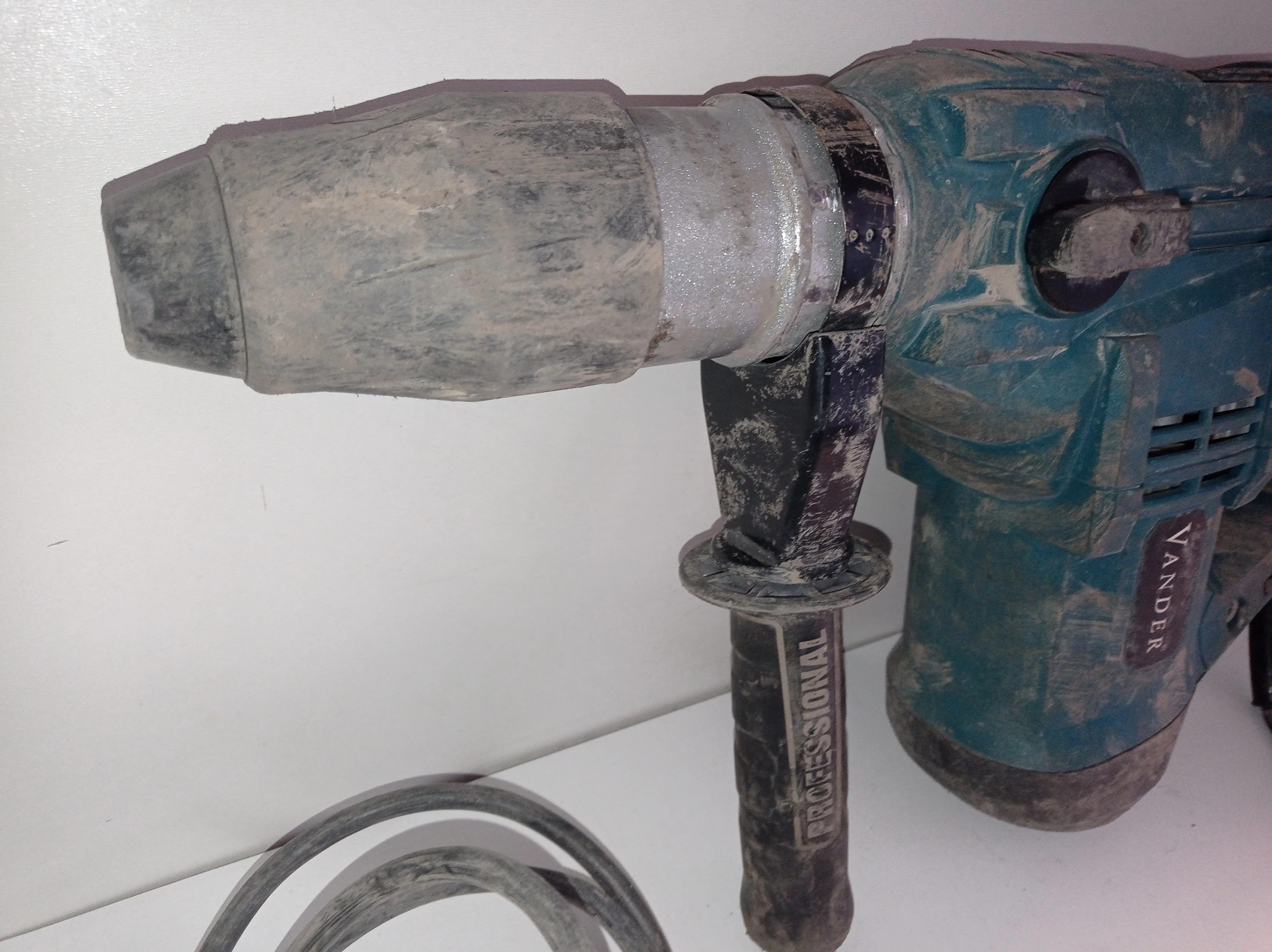 mlot-udarowy-vander-vmu746-walizka-wirtlo-dluto-moc-160000