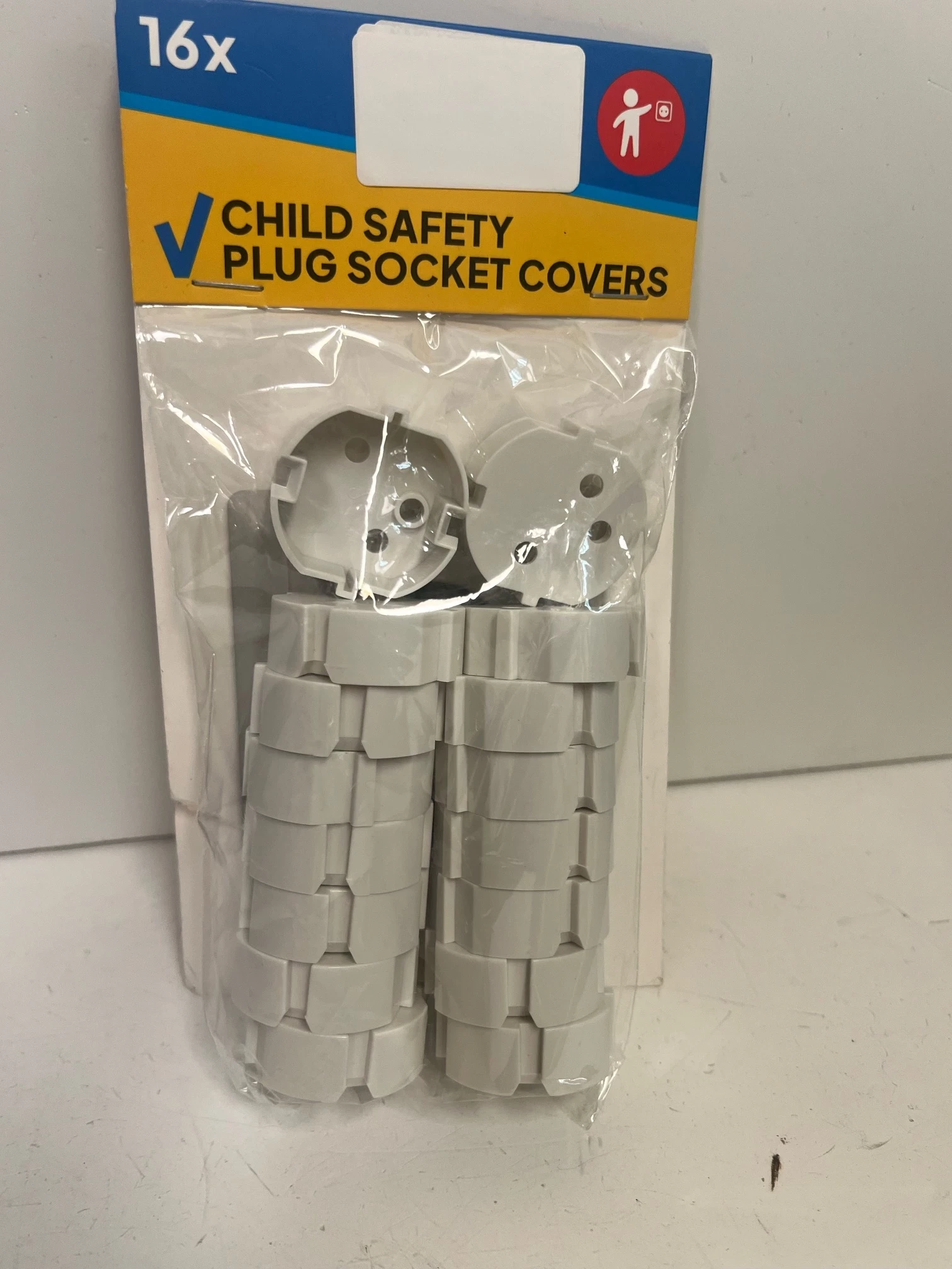 nakladki-zaslepki-na-gniazdko-elektryczne-16szt-3-maja-10-myslenice-kotkiewicz-sj