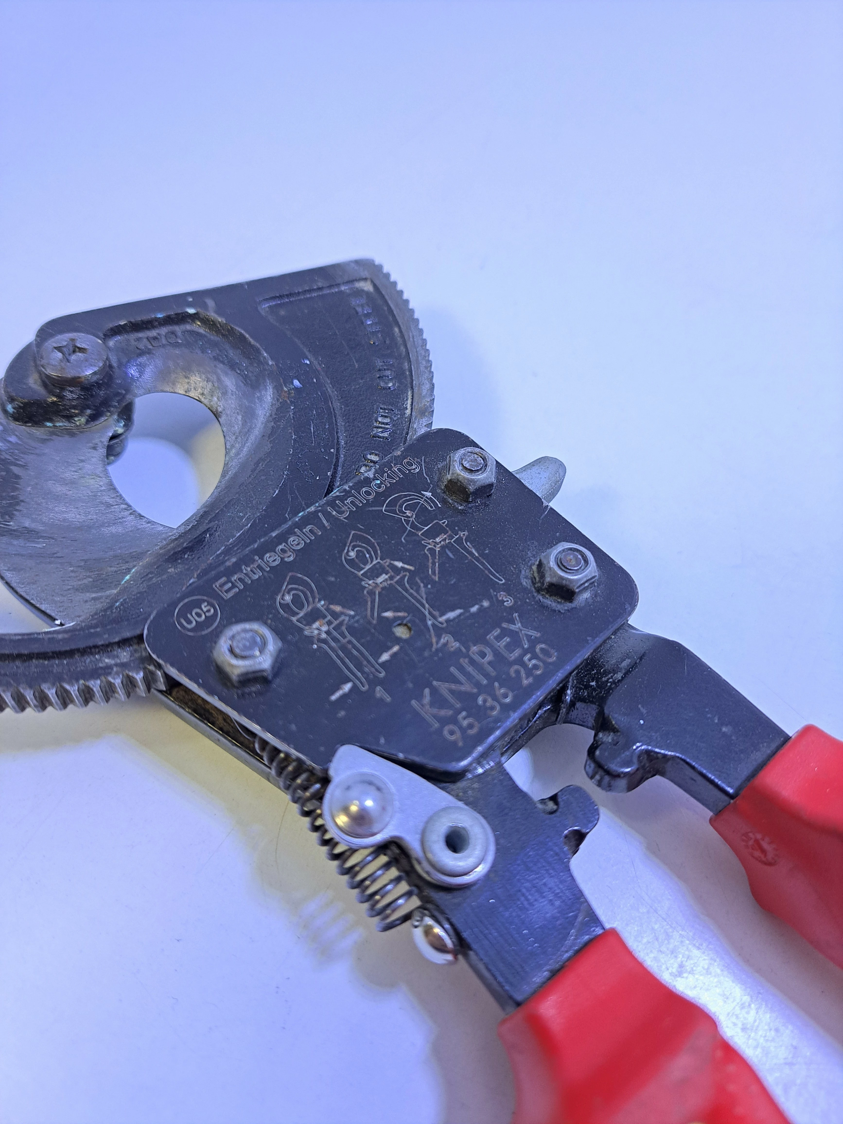 nozyce-zapadkowe-knipex-95-36-250-rodzaj-obcegi