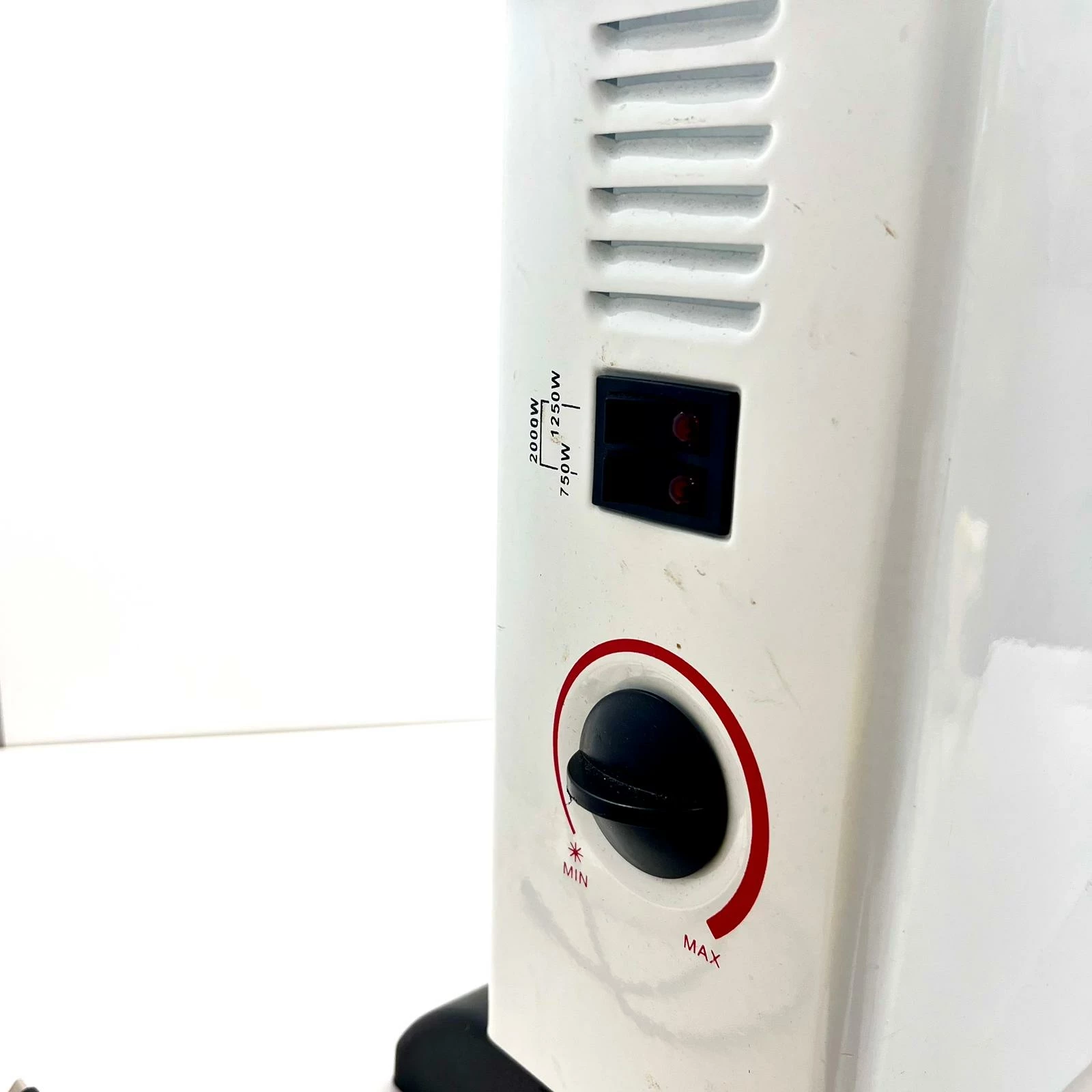 grzejnik-elektryczny-bialy-kolor-dominujacy-129357-2