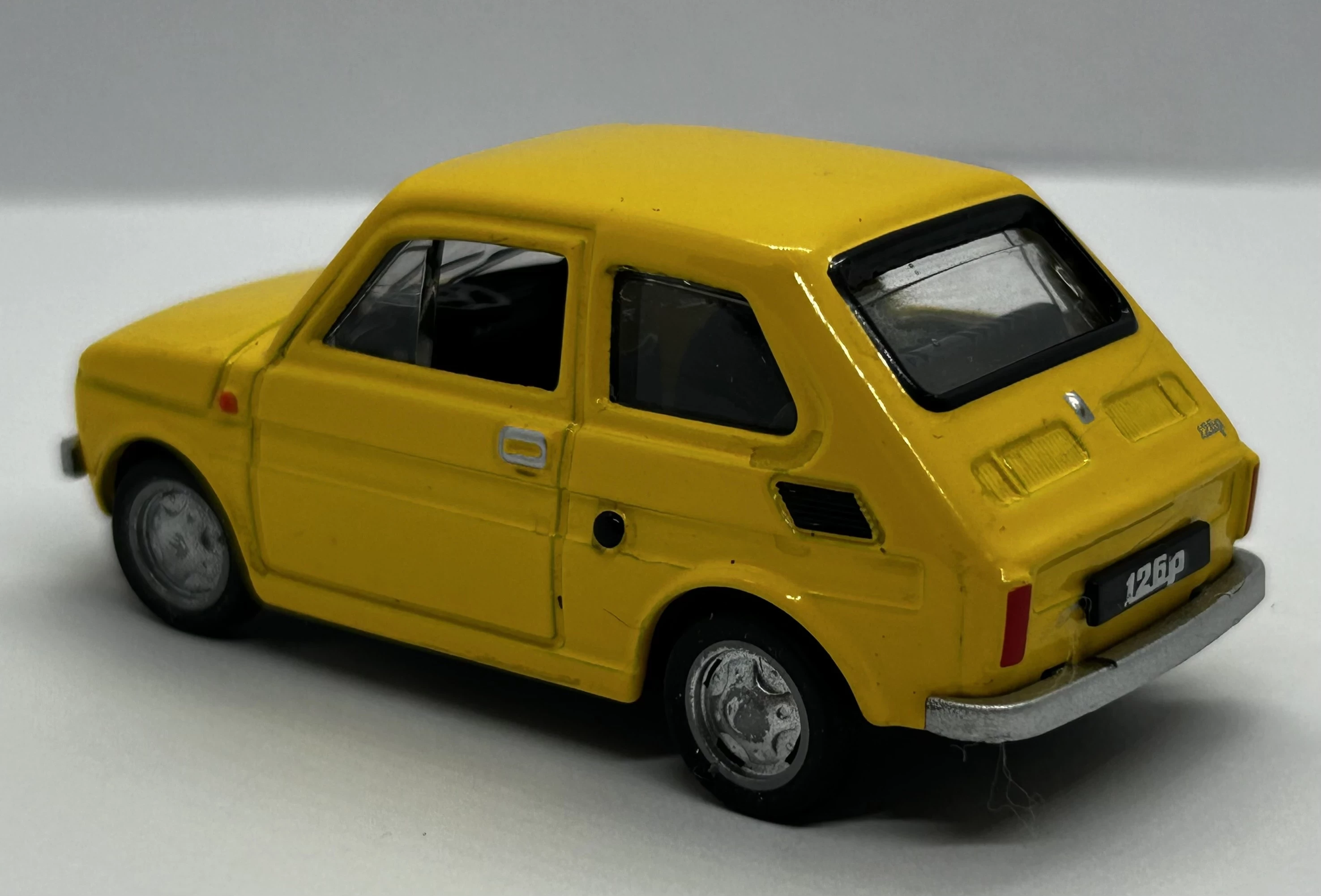fiat-126p-143-zolty-model-fiat-126p-zolty