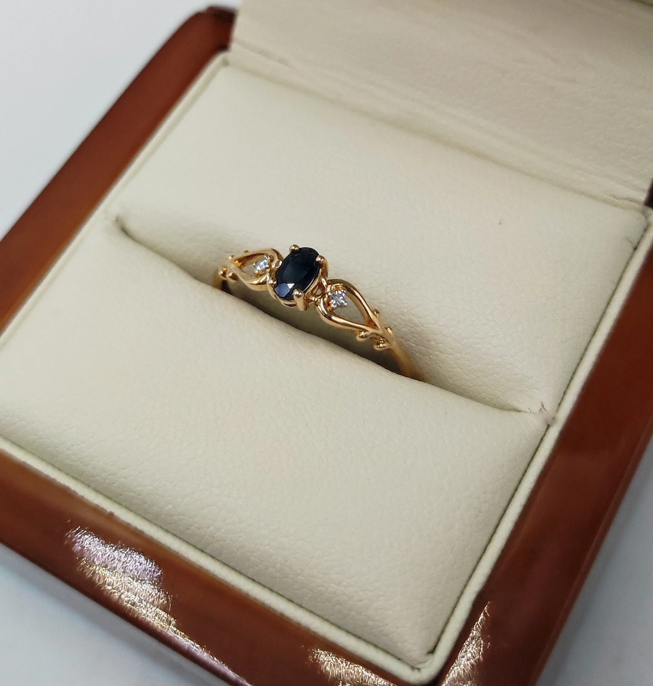 piekny-pierscionek-w-kruk-z-szafirem-i-diamentami-pr375-w-101g-rozm16-marka-inna-marka