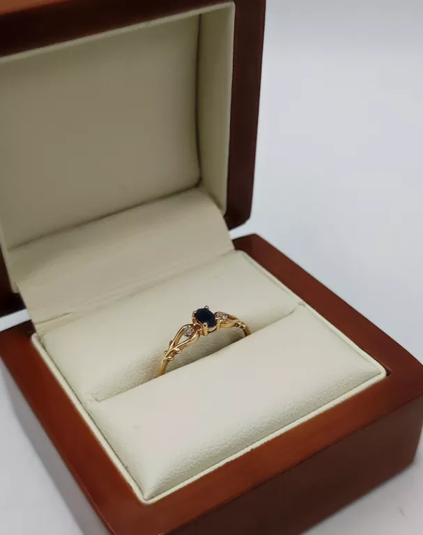 piekny-pierscionek-w-kruk-z-szafirem-i-diamentami-pr375-w-101g-rozm16-material-zloto