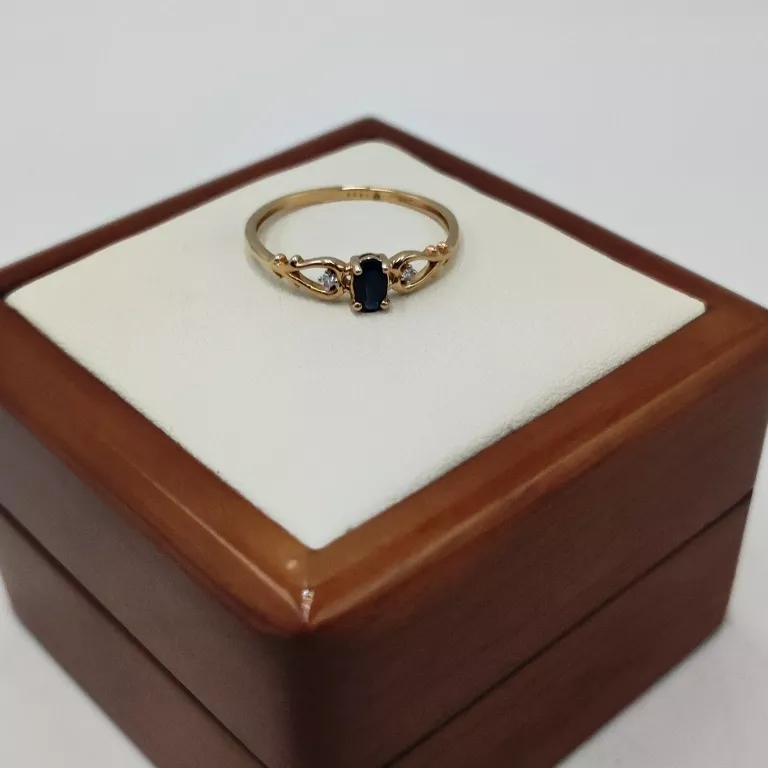 piekny-pierscionek-w-kruk-z-szafirem-i-diamentami-pr375-w-101g-rozm16-kamien-diament