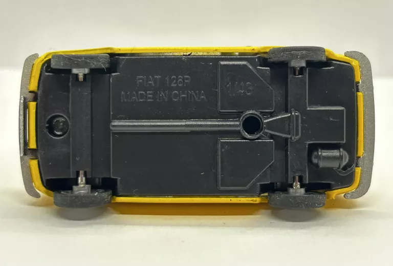 FIAT 126P 1:43 ŻÓŁTY