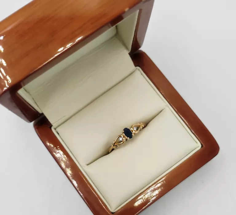 piekny-pierscionek-w-kruk-z-szafirem-i-diamentami-pr375-w-101g-rozm16-rodzaj-klasyczne