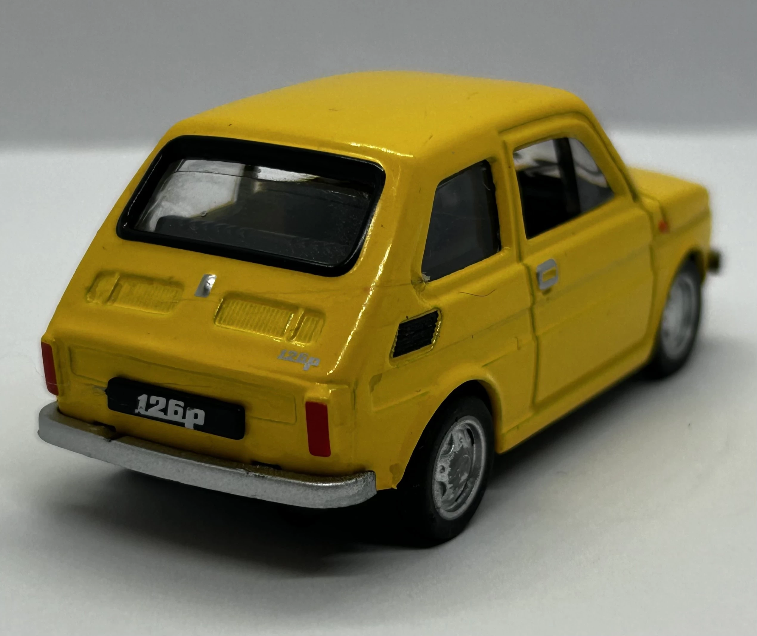 fiat-126p-143-zolty-marka-de-agostini
