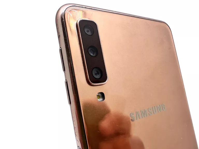 TELEFON SAMSUNG GALAXY A7 2018 OPIS