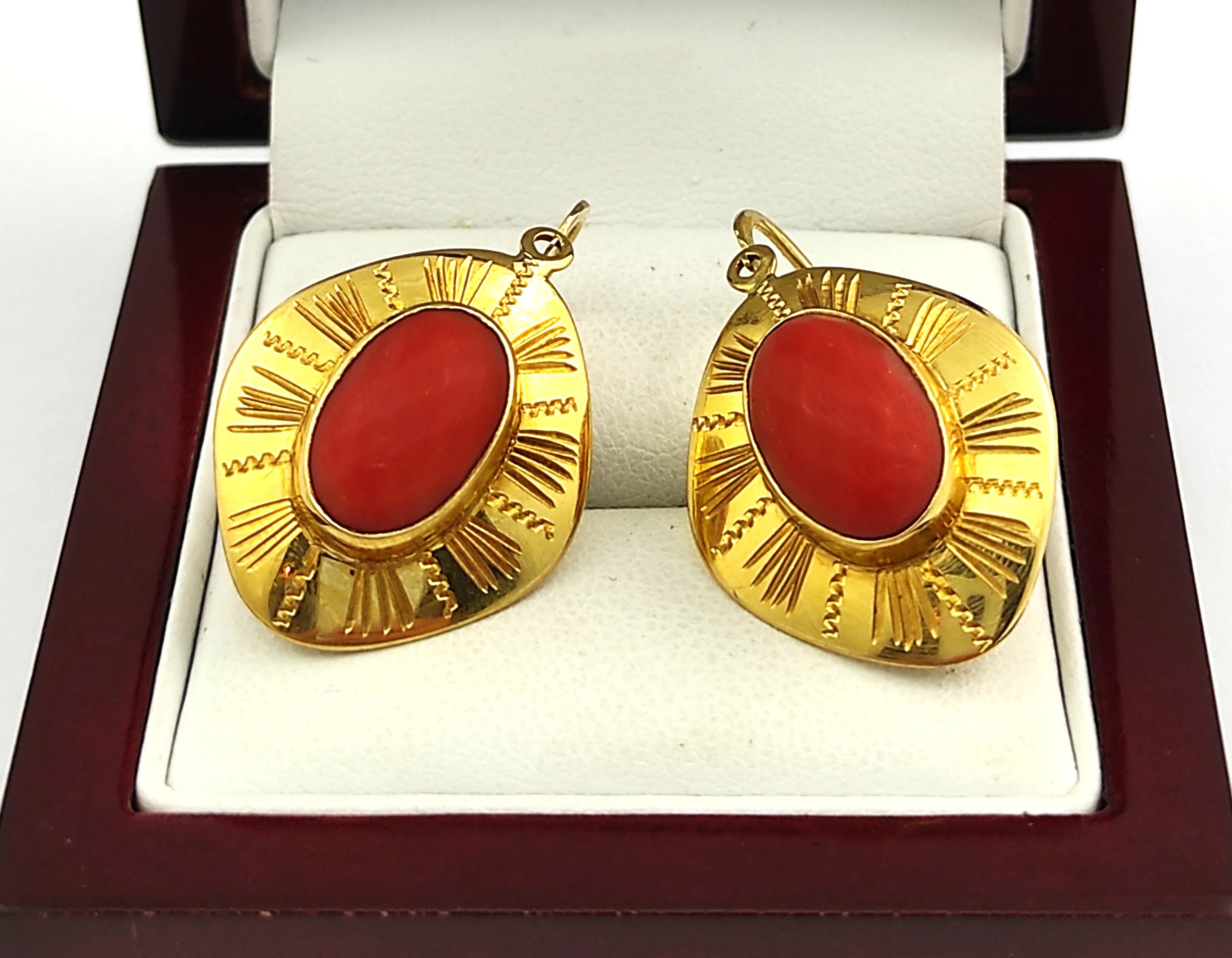 zlote-kolczyki-z-koralem-p750-910g-rodzaj-wyrob-jubilerski