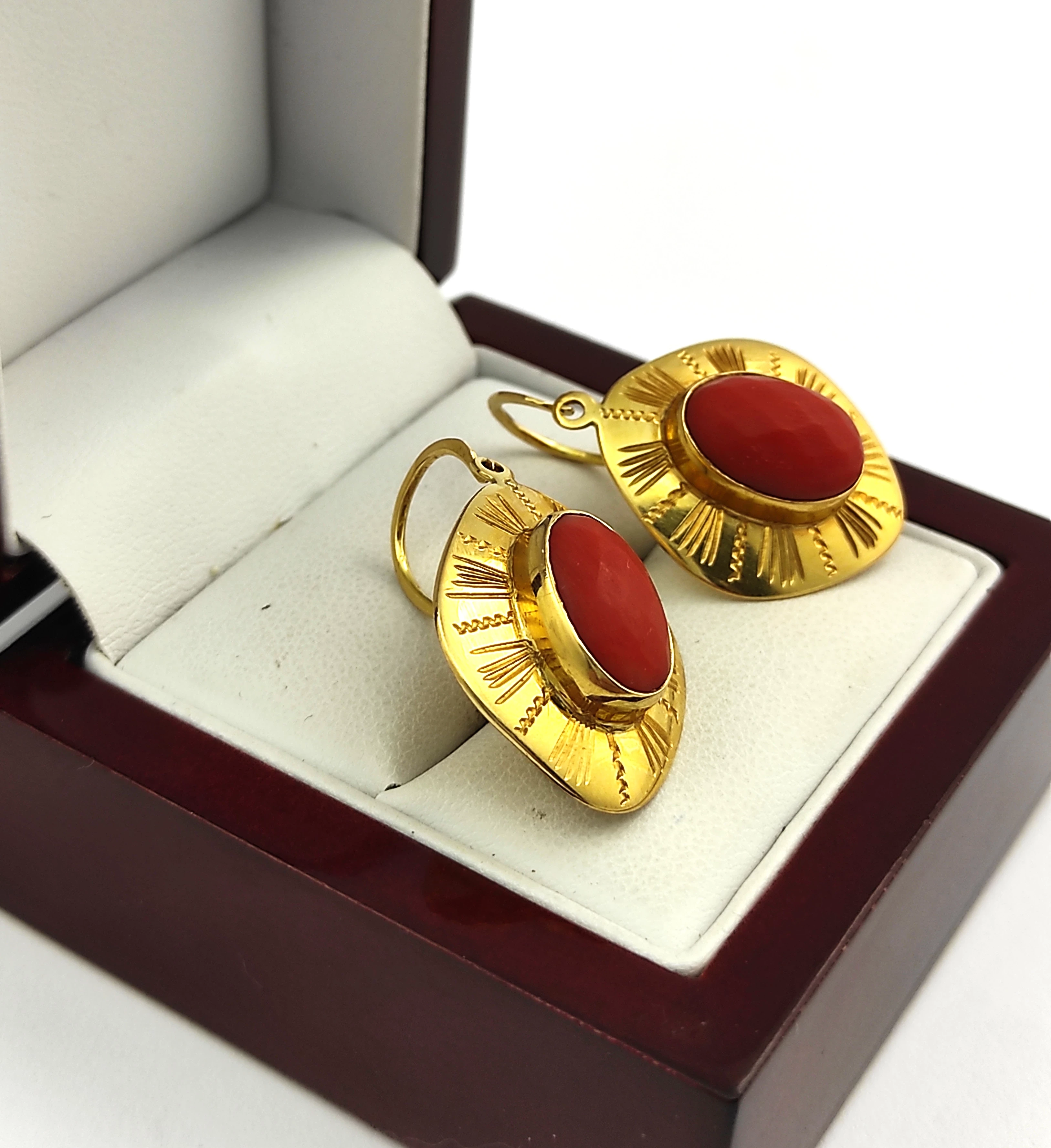 zlote-kolczyki-z-koralem-p750-910g-rodzaj-zapiecia-zamkniety