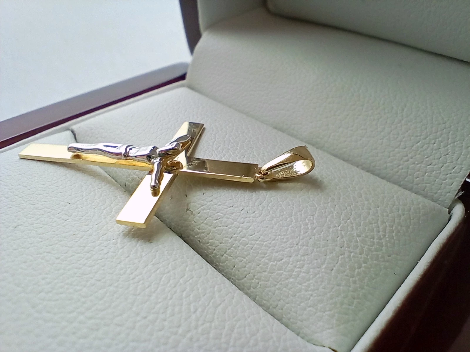 zlota-zawieszka-krzyzyk-z-wizerunkiem-jezusa-148g-585pr-stan-11323-2