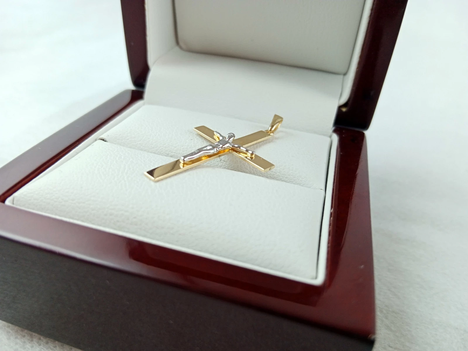 zlota-zawieszka-krzyzyk-z-wizerunkiem-jezusa-148g-585pr-typ-129254-2