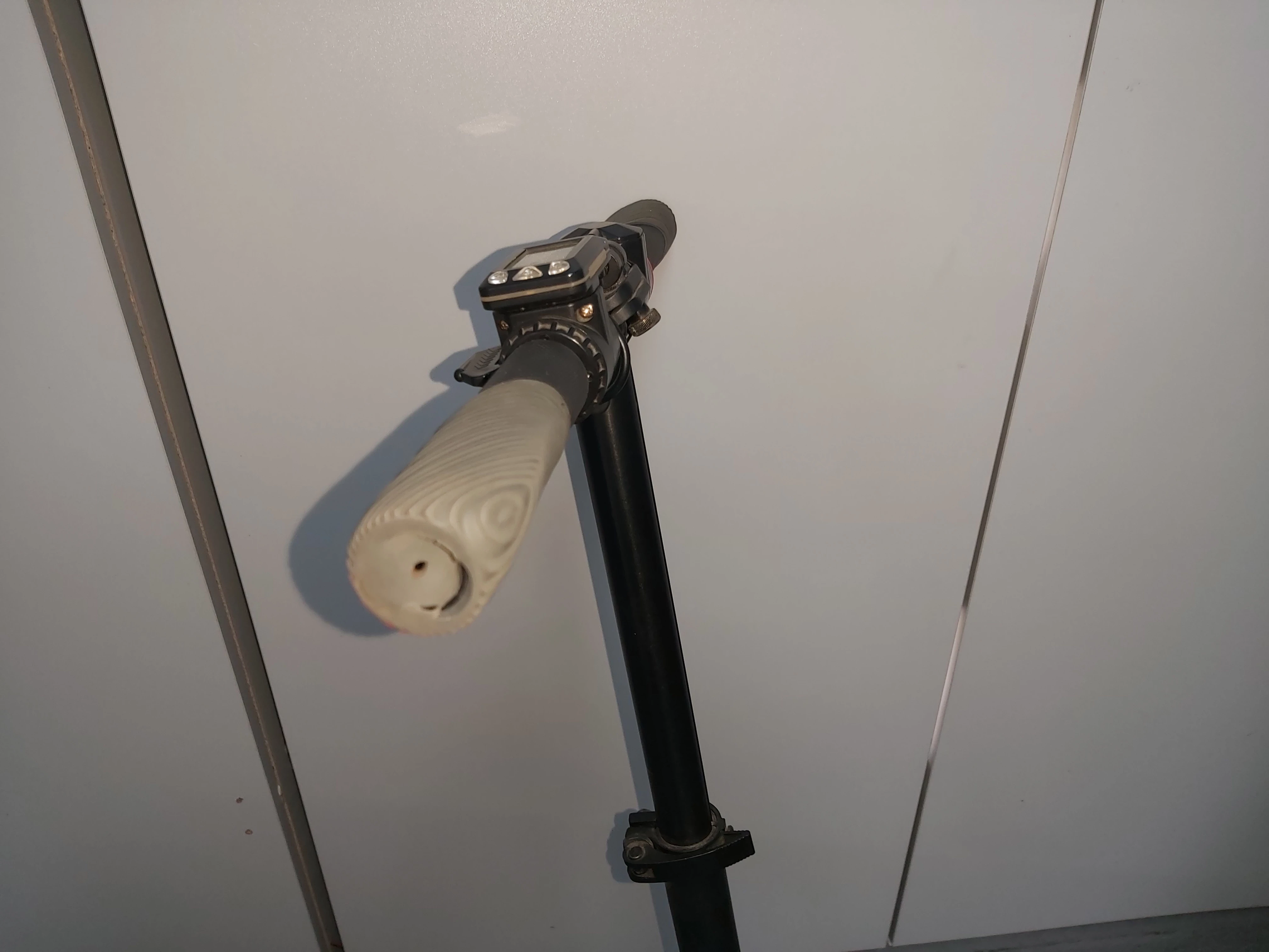 hulajnoga-elektryczna-frugal-s1-ladowarka-model-impulse