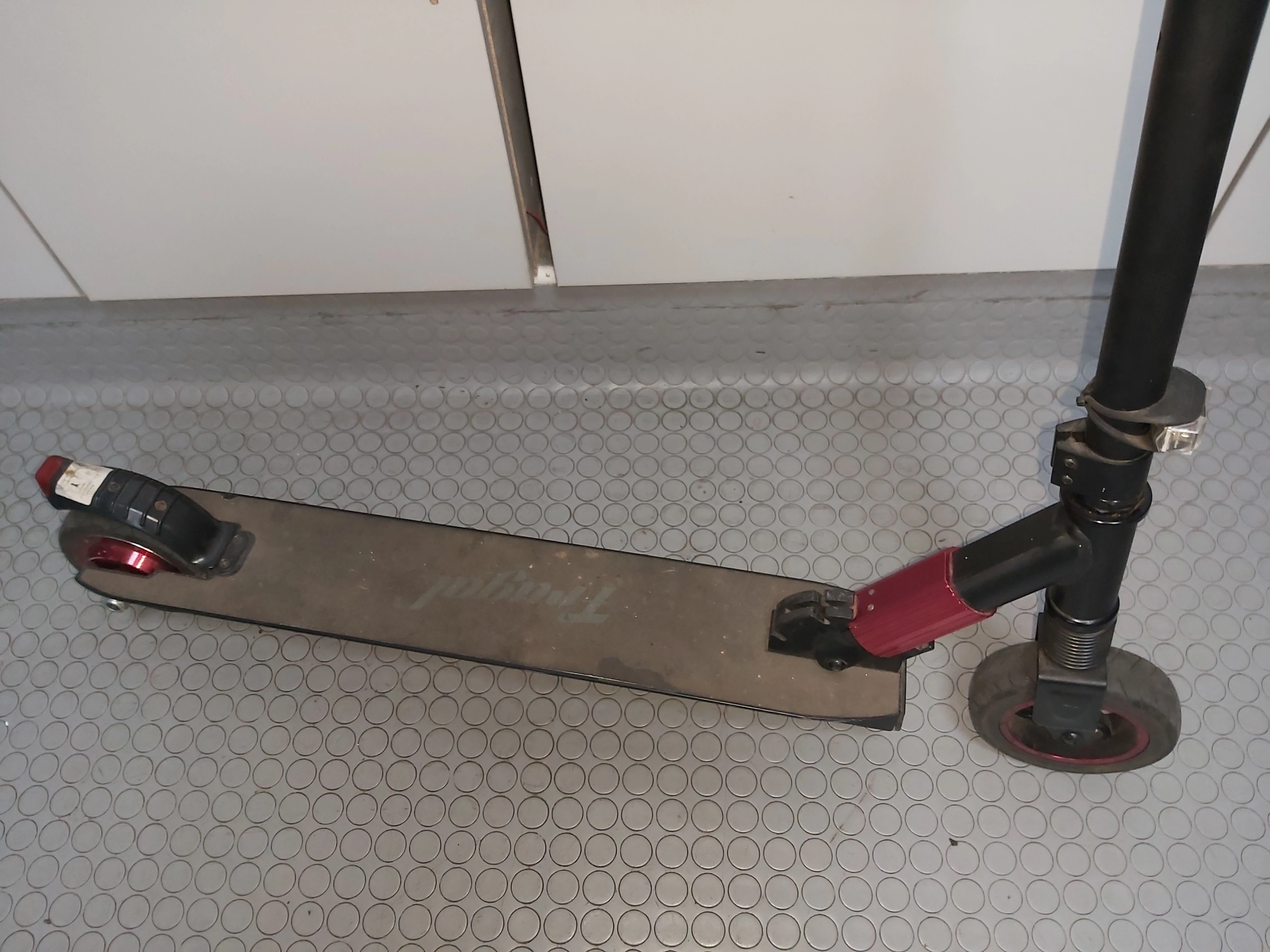 hulajnoga-elektryczna-frugal-s1-ladowarka-ean-gtin-5907688716115