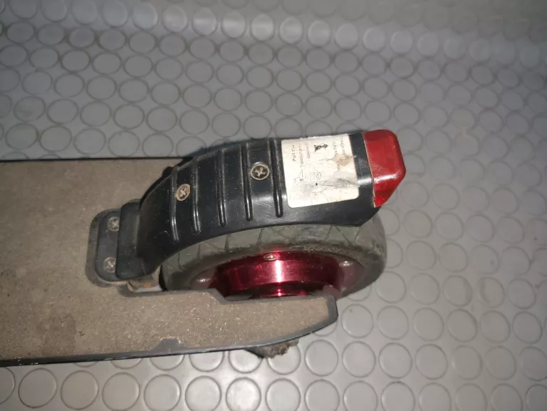 hulajnoga-elektryczna-frugal-s1-ladowarka-moc-silnika-250