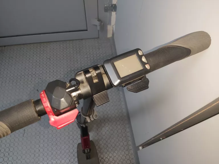 hulajnoga-elektryczna-frugal-s1-ladowarka-stan-uzywany