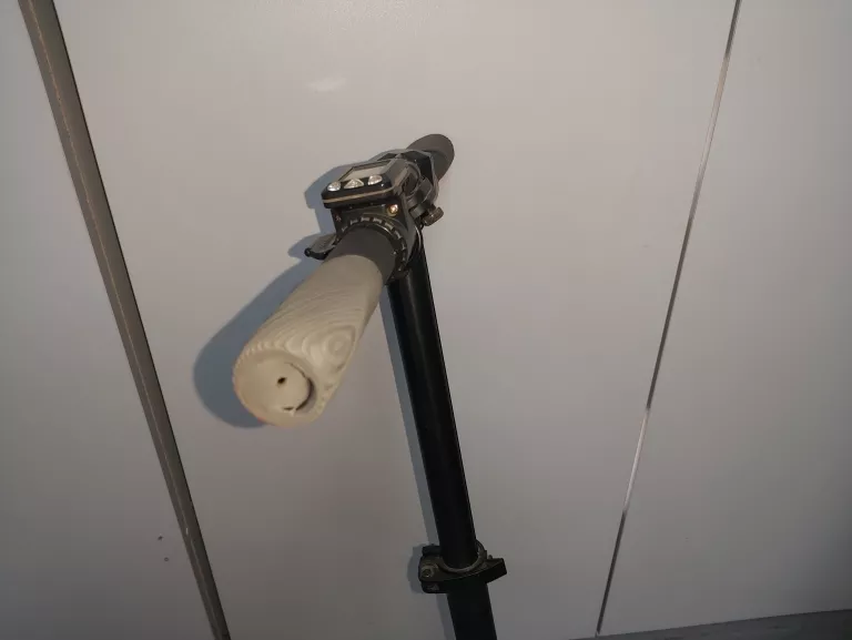 hulajnoga-elektryczna-frugal-s1-ladowarka-model-impulse