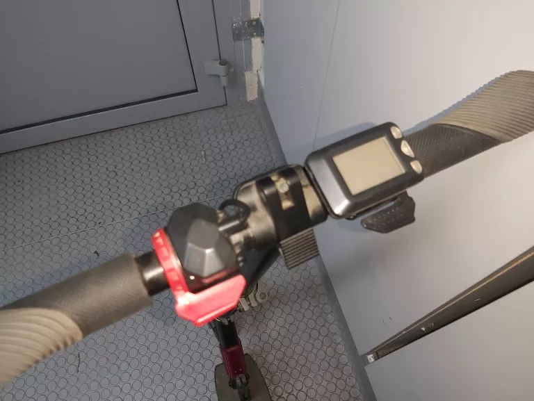 hulajnoga-elektryczna-frugal-s1-ladowarka-marka-frugal