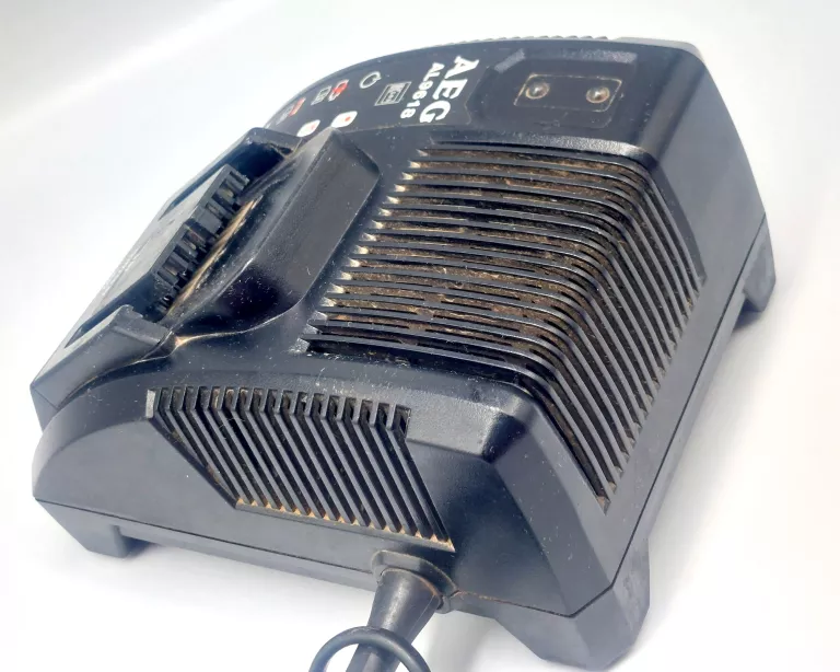ŁADOWARKA AEG AL9618