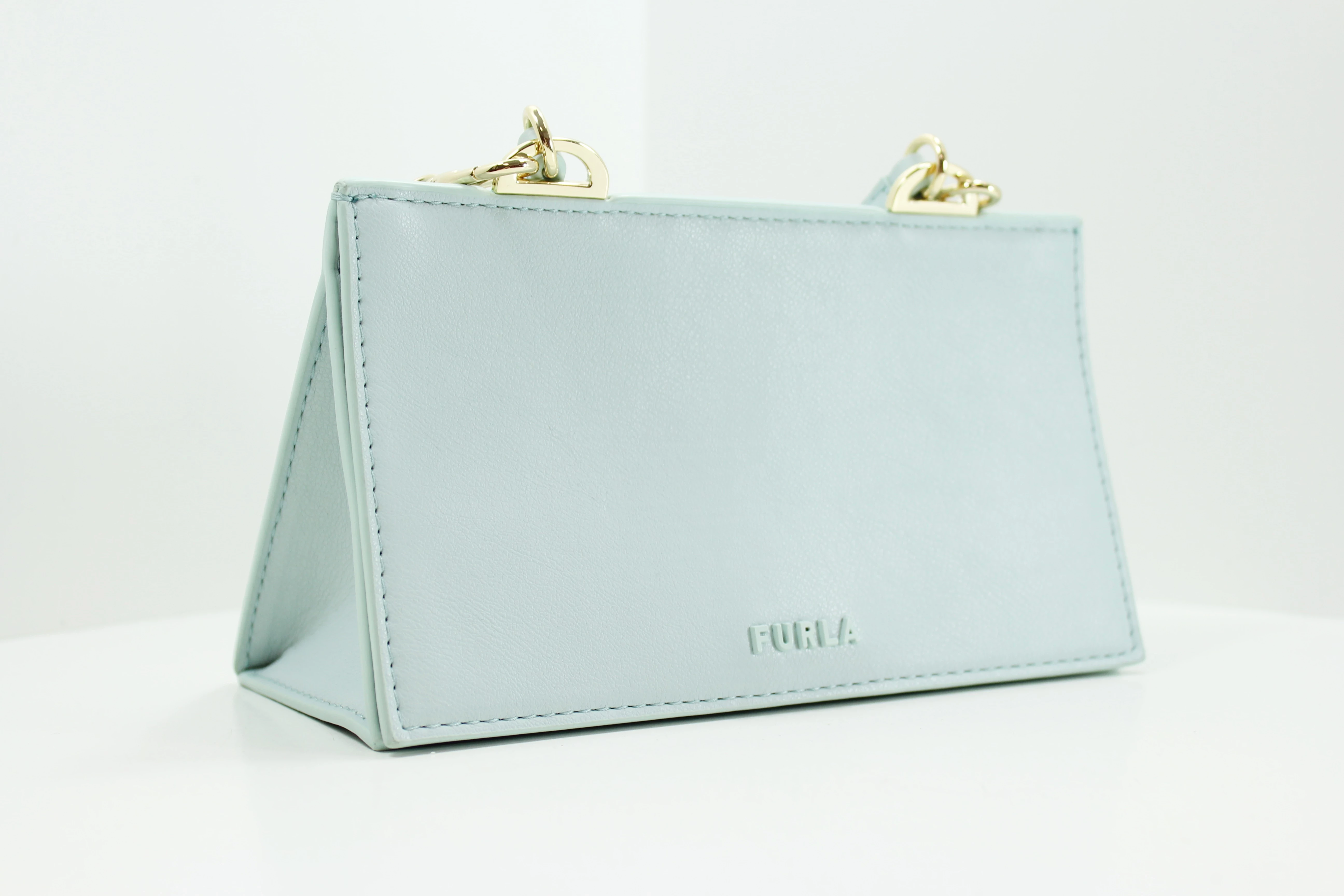 torebka-linea-futura-we00459-bx1063-1859s-1-007-20-cn-e-niebieski-grojecka-79-warszawa