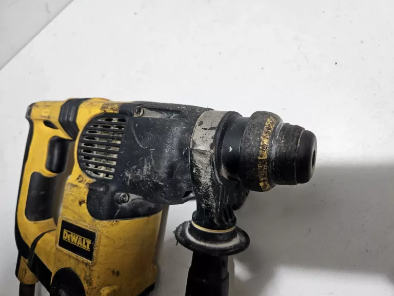 mlotowiertarka-dewalt-d25323-energia-udaru-34