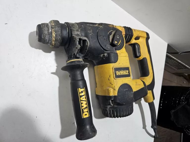 mlotowiertarka-dewalt-d25323-funkcyjnosc-4-funkcyjny-wiercenie-z-i-bez-udaru-podkuwanie-indeksacjablokowanie-dluta