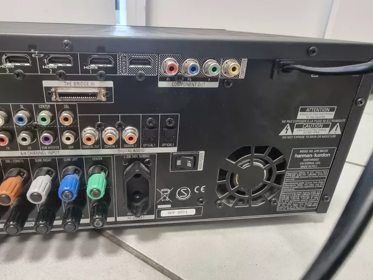 AMPLITUNER HARMAN KARDON AVR 360 7.1