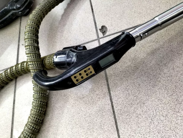 odkurzacz-aura-roboclean-114f-gold-rodzaj-wodny