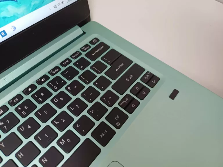 LAPTOP ACER SWIFT 1 4G/128GB