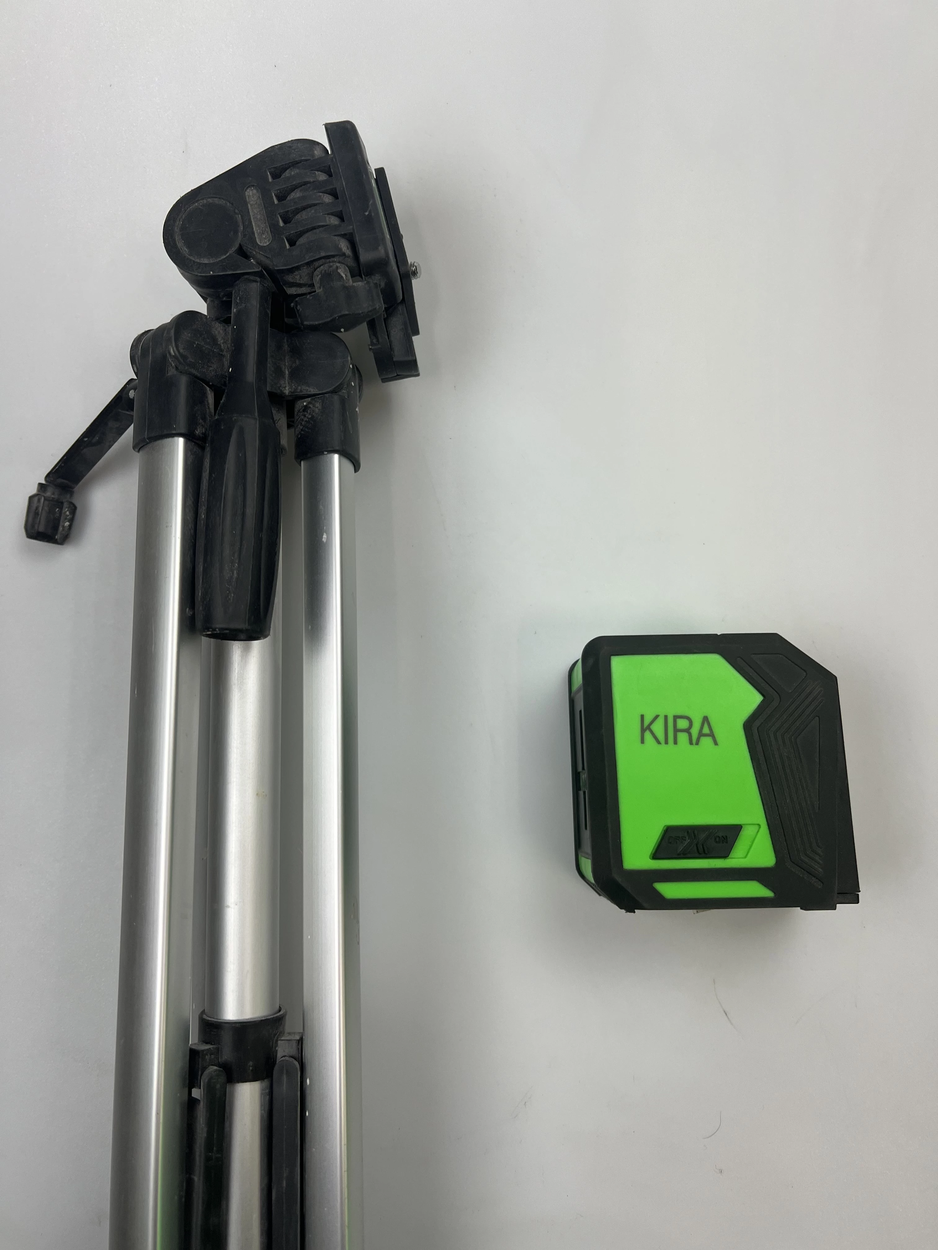 laser-krzyzowy-kira-akcesoria-stan-uzywany