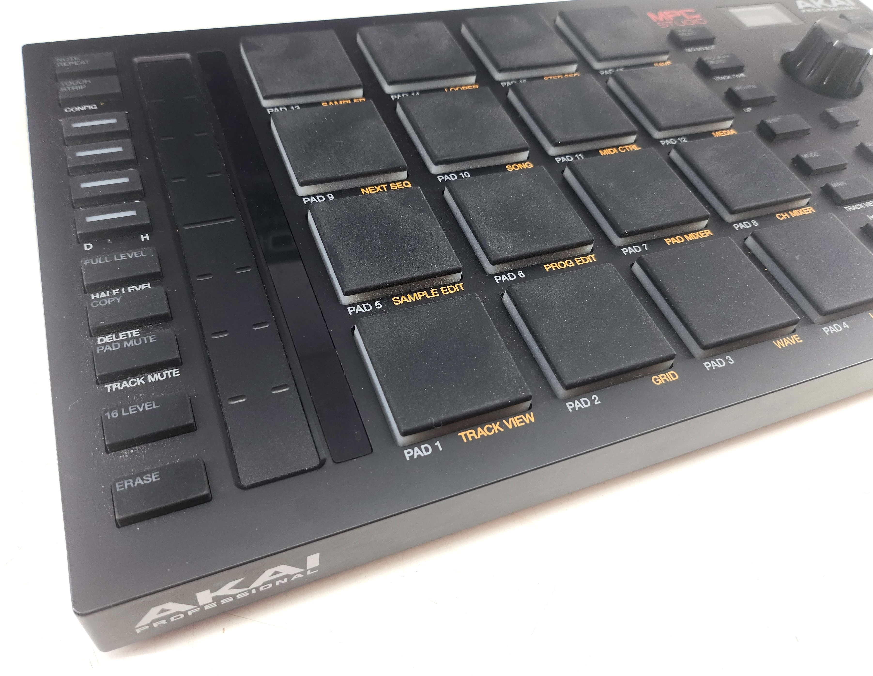 akai-professional-mpc-studio-marka-akai