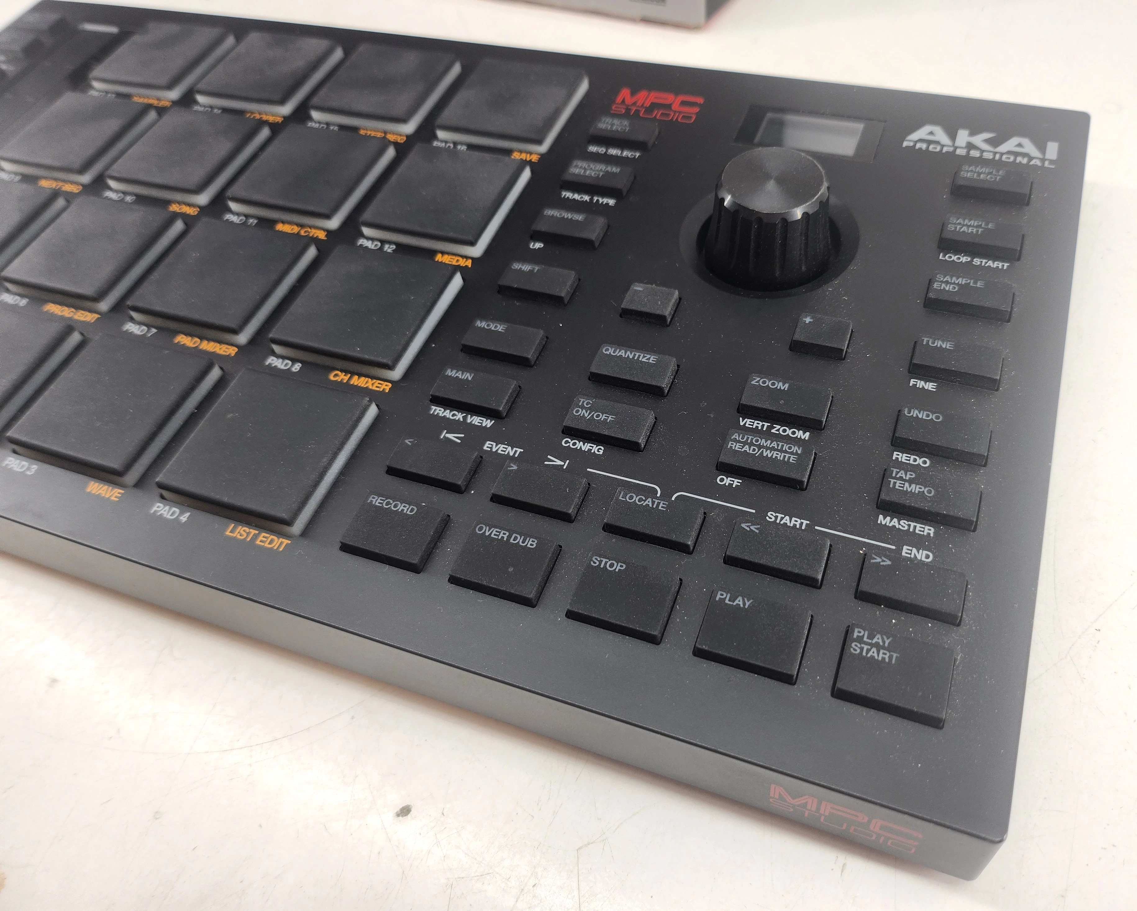 akai-professional-mpc-studio-model-mpc-atudio-v2