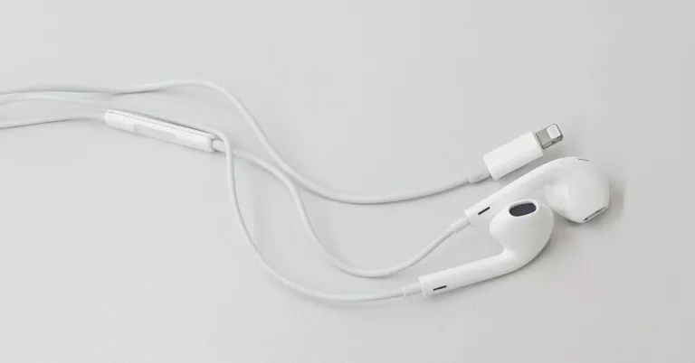 SŁUCHAWKI PRZEWODOWE APPLE EARPODS ZŁĄCZE LIGHTNING