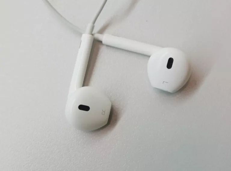 SŁUCHAWKI PRZEWODOWE APPLE EARPODS ZŁĄCZE LIGHTNING