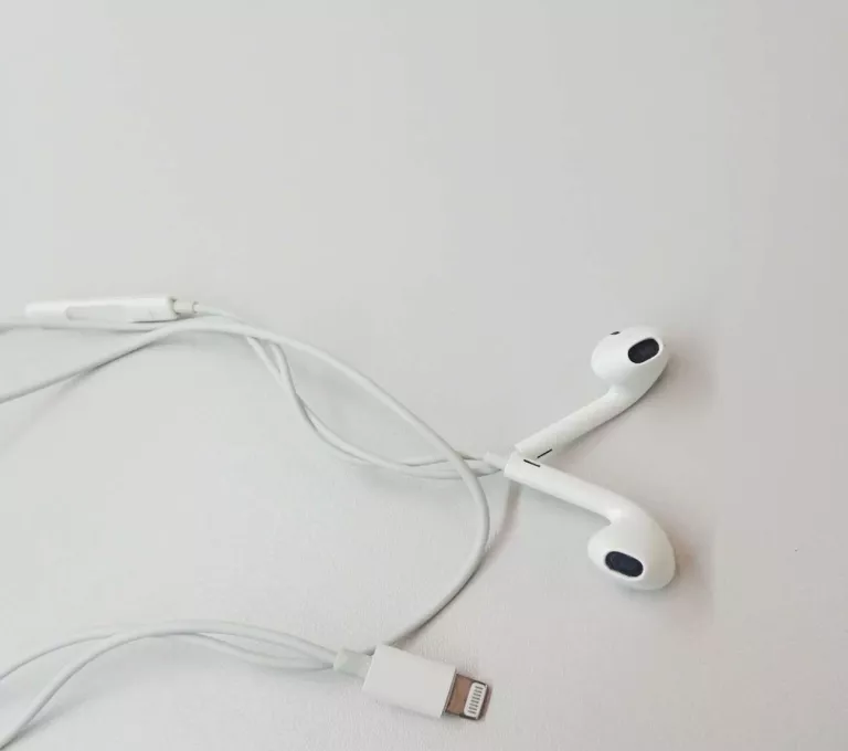 SŁUCHAWKI PRZEWODOWE APPLE EARPODS ZŁĄCZE LIGHTNING