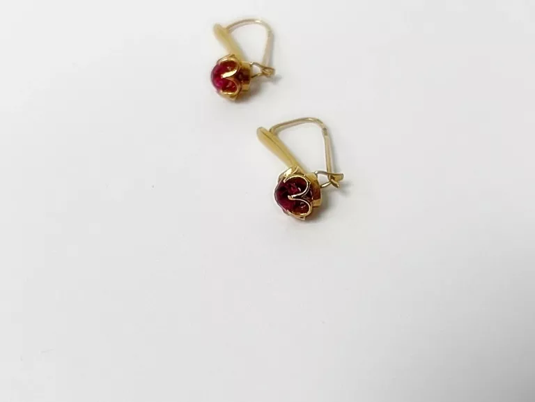 wyrob-jubilerski-uzywany-kolczyki-kolor-dominujacy-zloty