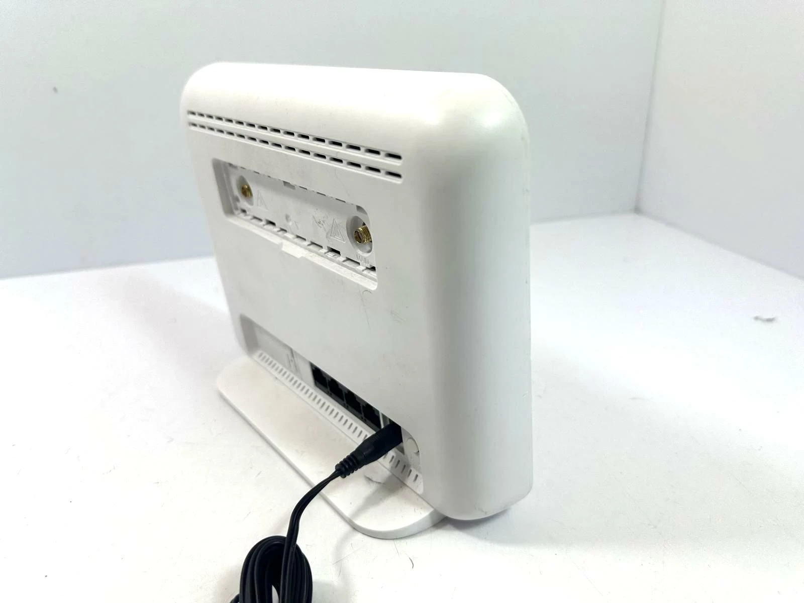 biurowy-domowy-modem-router-4g-lte-cat-6-300mbs-lan-wifi-karte-sim-producent-inny