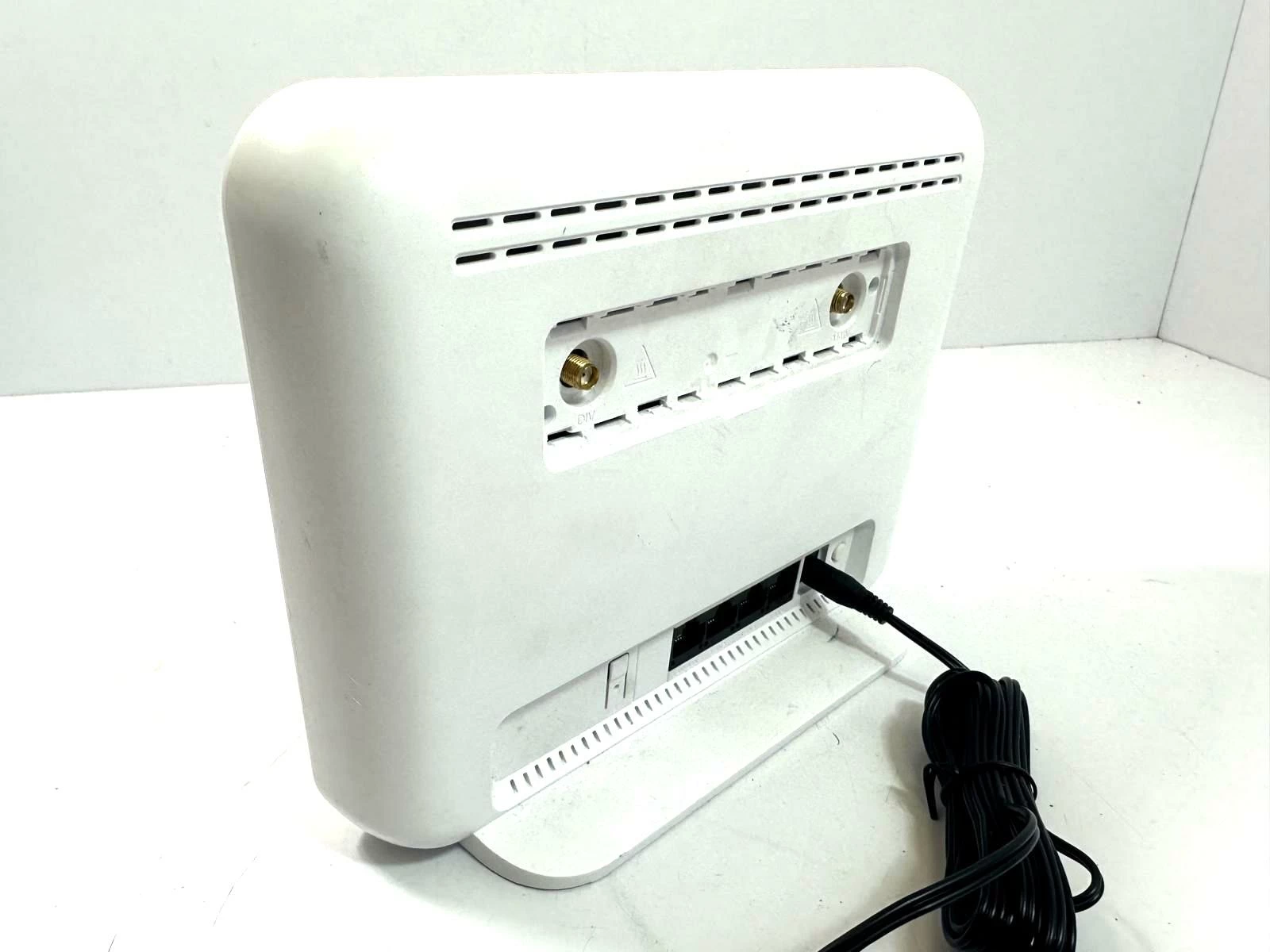 biurowy-domowy-modem-router-4g-lte-cat-6-300mbs-lan-wifi-karte-sim-tryb-pracy-access-point