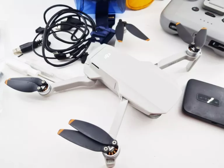 DRON DJI MINI 2 SE FLY MORE COMBO 6000 M 2250 MAH